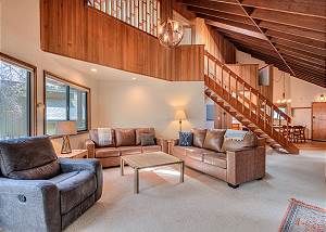Cozy Sunriver Retreat, 6 SHARC, AC, Loft & Wood Stove