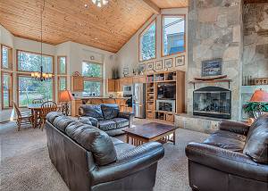 Perfect For A Family Get Together! Private Hot Tub, A/C, EV Outlet