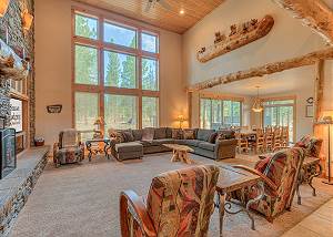 Lodge Retreat, AC, Hot Tub, Pet Friendly, 16 Sharc Passes, Sleeps 20