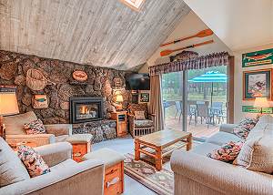 Come Enjoy This Cabin In The Woods, Hot Tub & Pet Friendly, 8 SHARC PASSES!