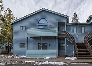 First Floor Condo, Seasonal Pool & Hot Tub