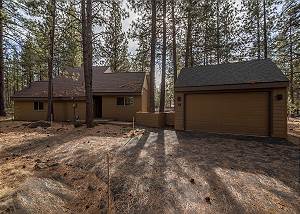 Close To Fort Rock Park, Minutes to SHARC, Private Hot Tub, 8 SHARC PASSES!!