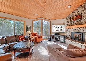 Perfect Sunriver Retreat, A/C, Hot Tub, Bikes, and SHARC passes