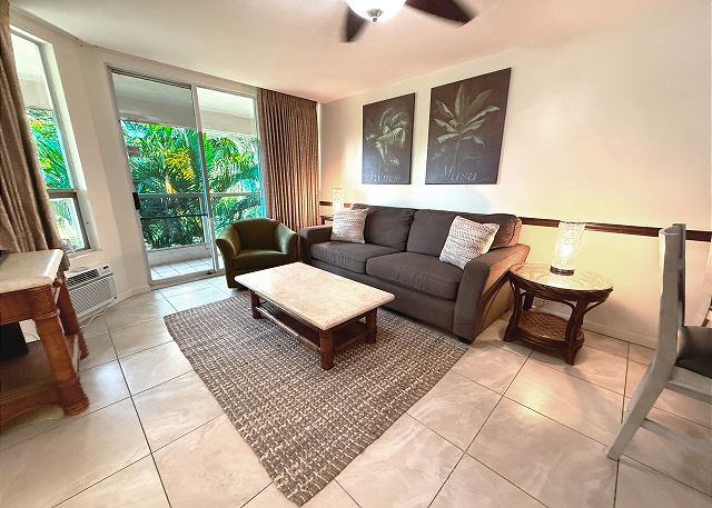 Maui Banyan T306