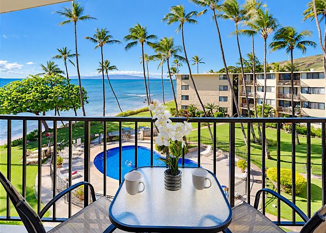 Enjoy breakfast or an evening meal on the private lanai, with dining for two and ocean views.