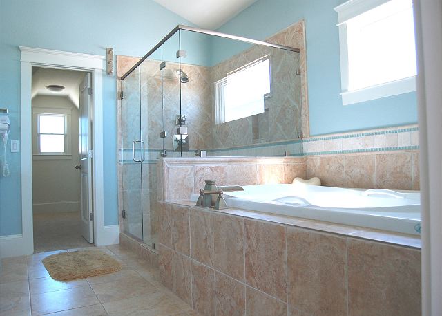jacuzzi bath tub