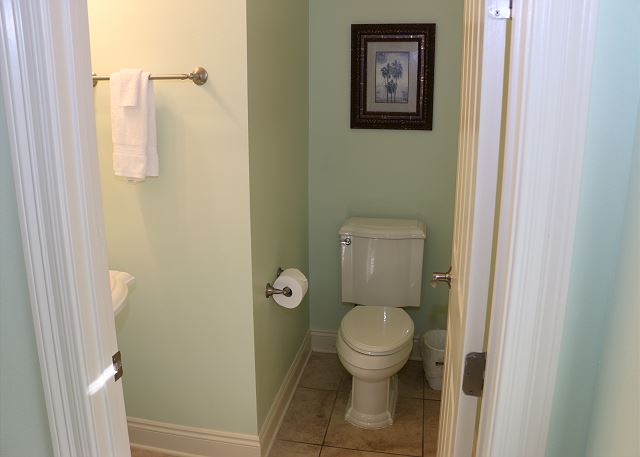 1/2 bath 1st fl little house