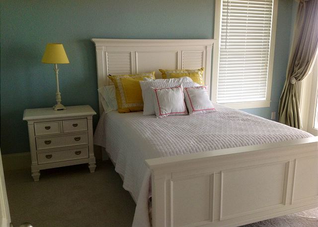 This queen bedroom is located on the south side with magnificent views of the gulf.
