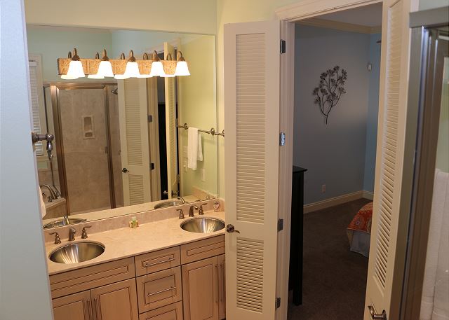 Big house 2nd fl master bath SE