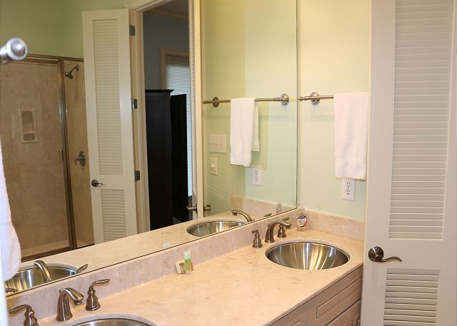Big house 2nd fl master bath SE