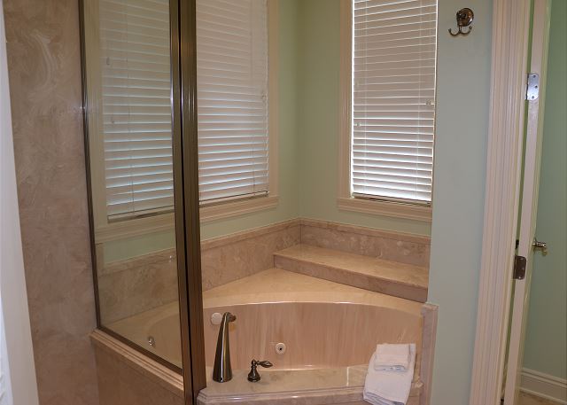 Big house 2nd fl master bath SE