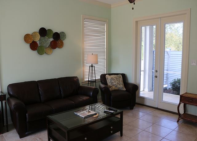1st fl living rm sm house