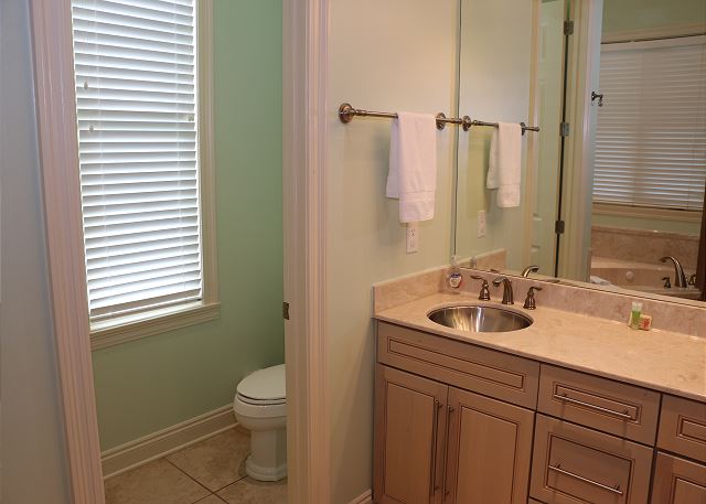 Big house 2nd fl master bath SE