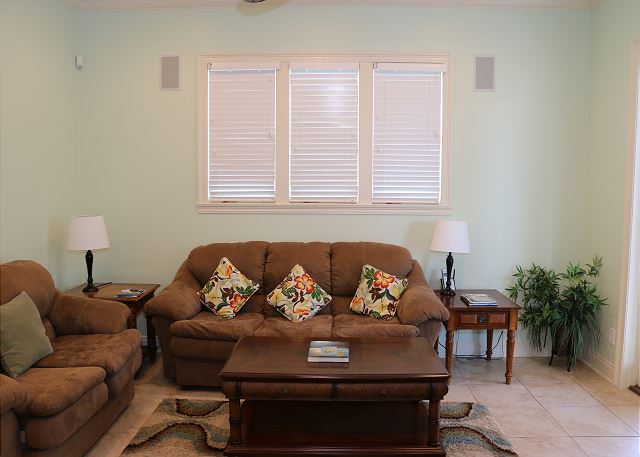 1st fl living rm big house