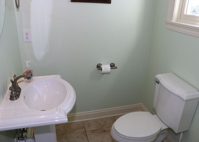 1/2 bath 3rd fl big house