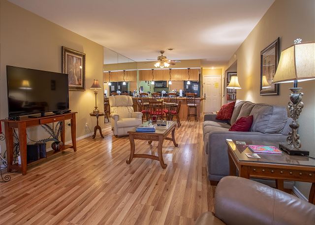 bluffs oasis : 2 bedroom condo in pointe royale