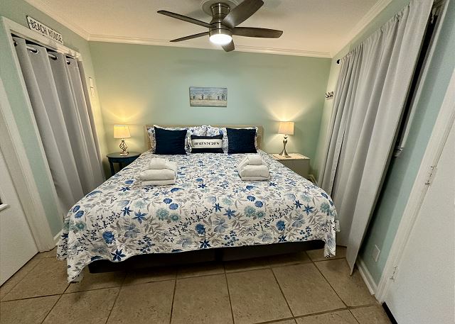 Castaways King Villa on Beach, Free Bikes!