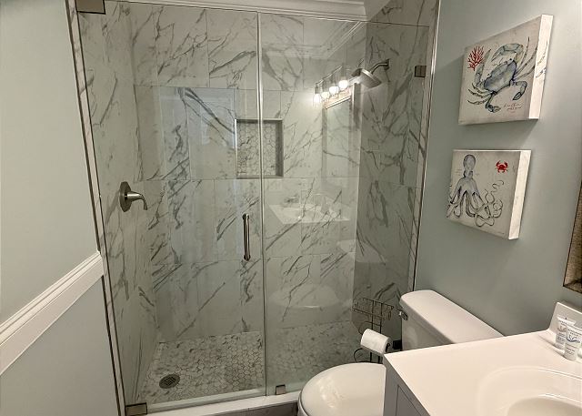 SunnyDaze-Brand new reno- King bed, Free bikes!