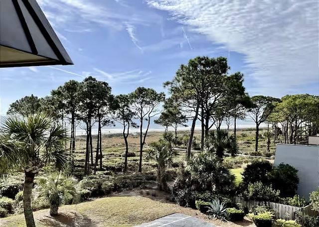 Gone Coastal! 2 from oceanfront! Central air!