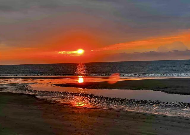 Resort Breeze-2 BR, Pools, Hot Tub, Tennis, Beach