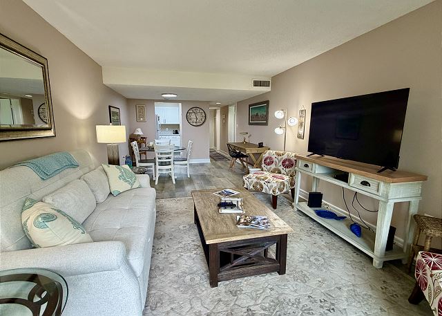 Top Floor Retreat | Pool, Beach Gear & Walk to Coligny