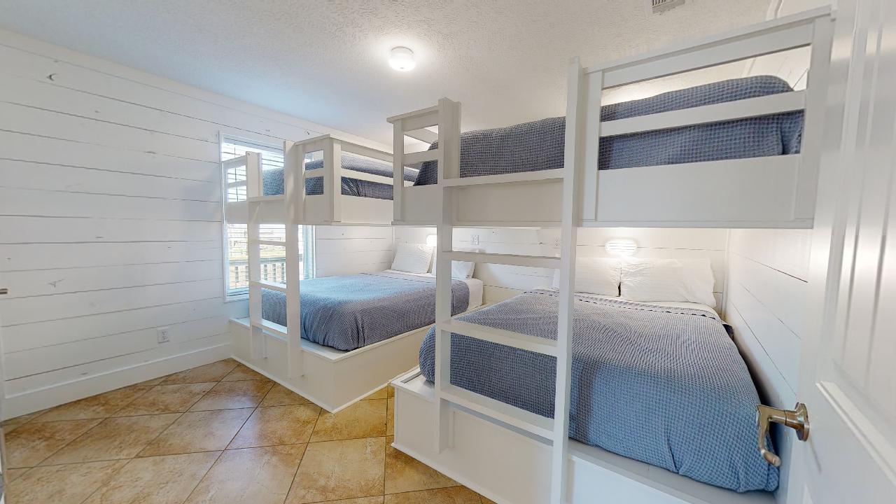 3 Tiki Time | Photo 15