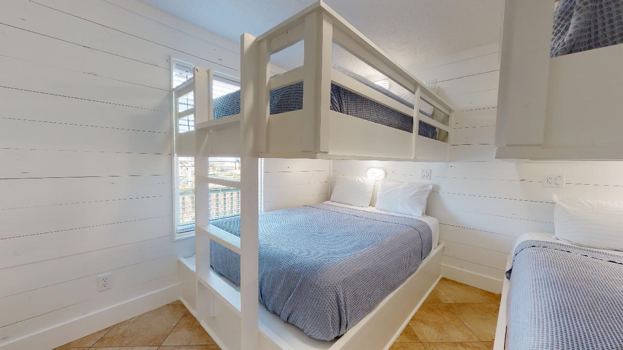 3 Tiki Time | Photo 16