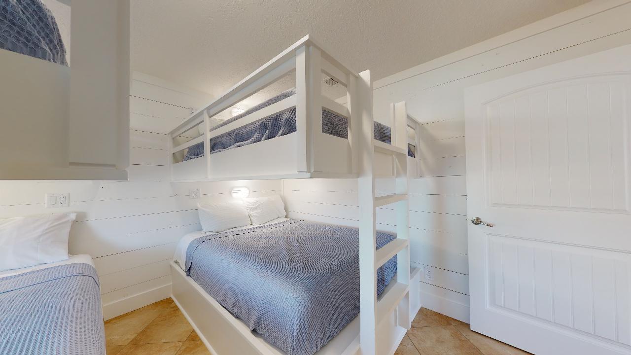 3 Tiki Time | Photo 18