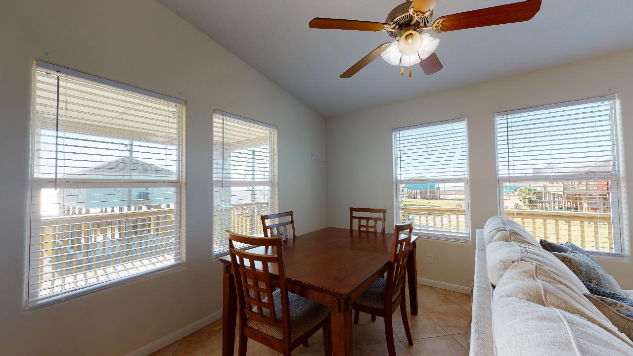 3 Tiki Time | Photo 11