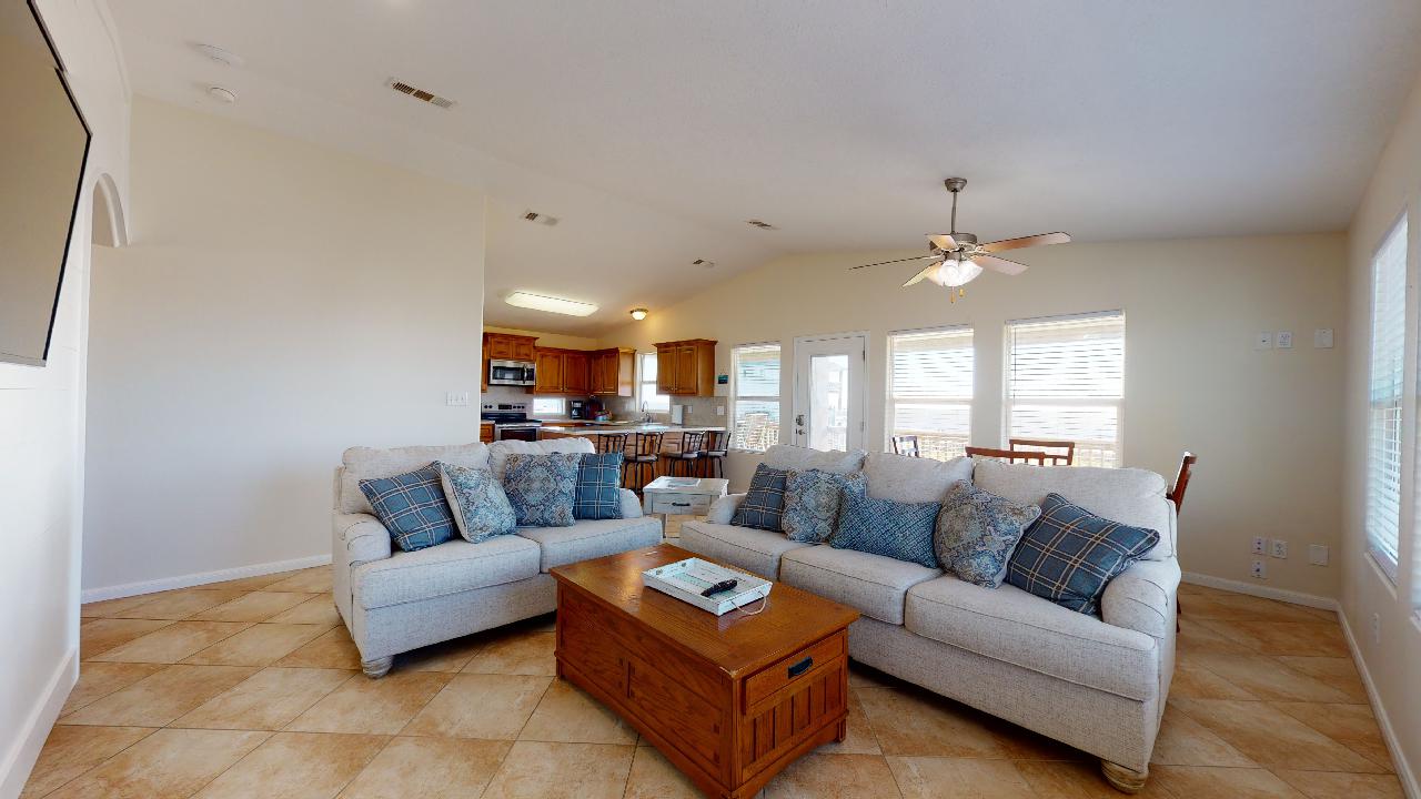 3 Tiki Time | Photo 10