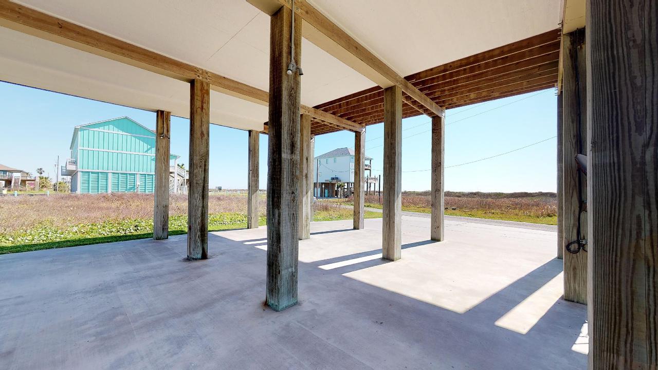 3 Tiki Time | Photo 8