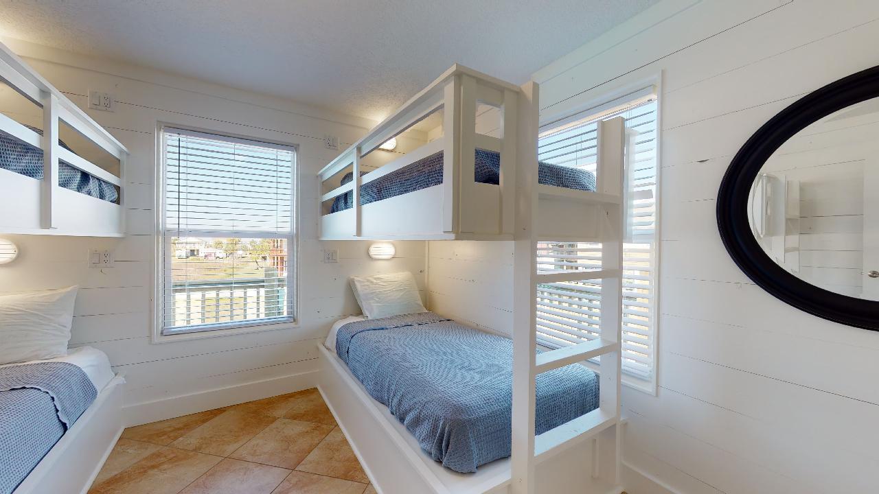 3 Tiki Time | Photo 20