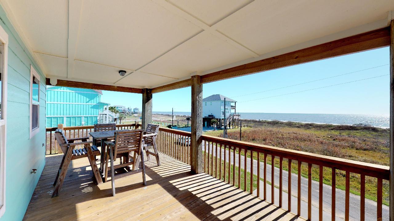 3 Tiki Time | Photo 2