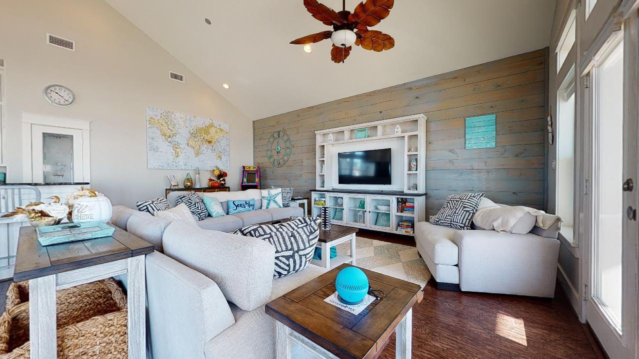 Salty Waves | Photo 2