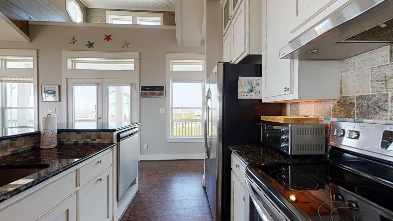 Salty Waves | Photo 10