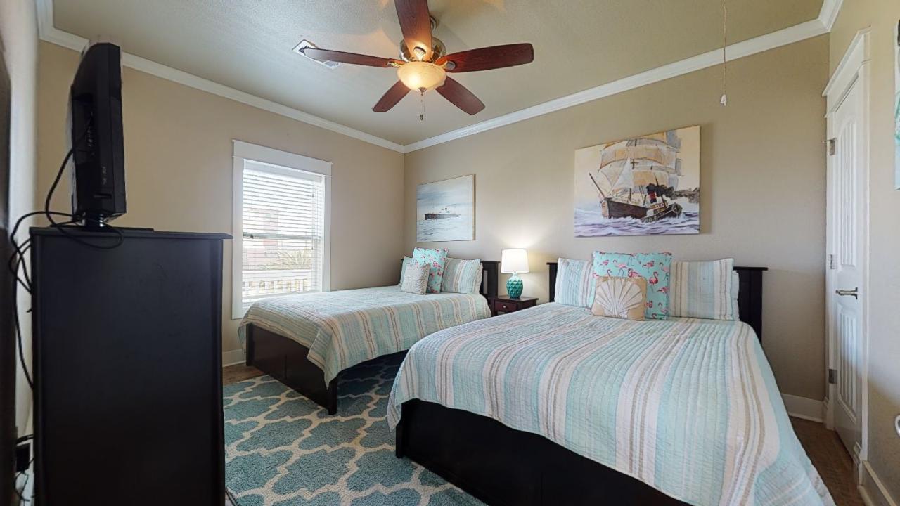 A Crystal Tide | Photo 9