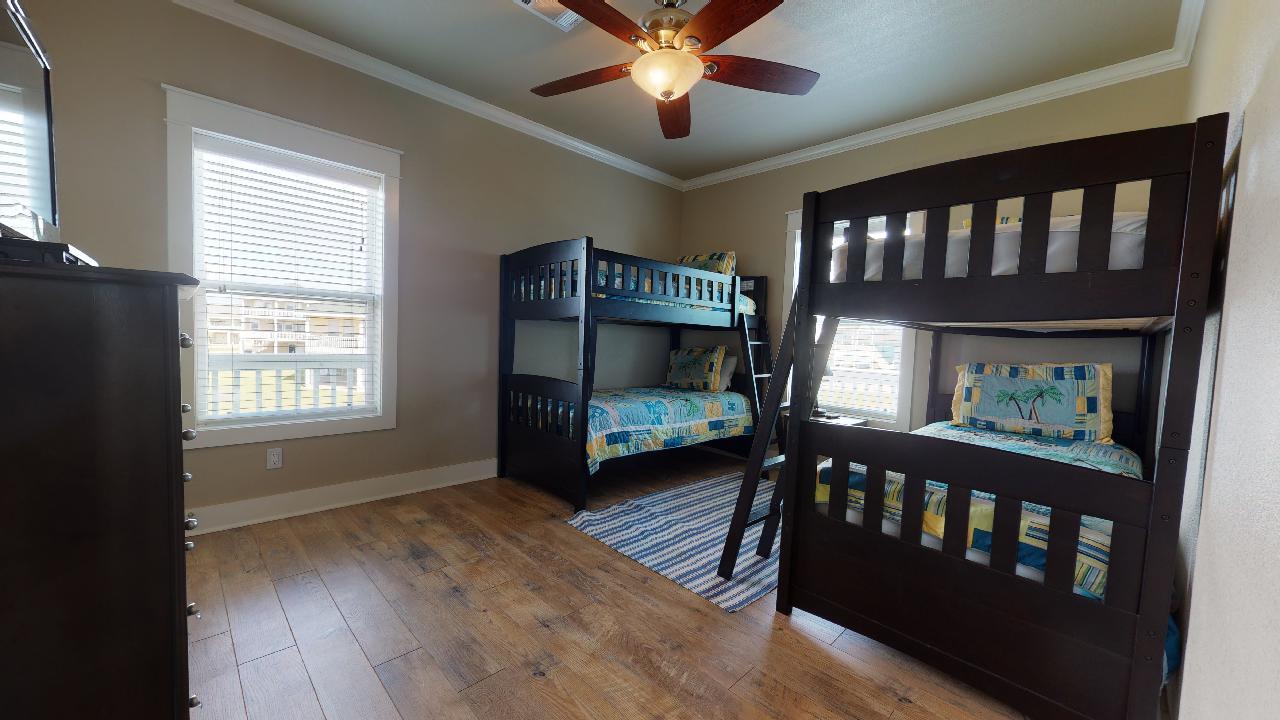 A Crystal Tide | Photo 11