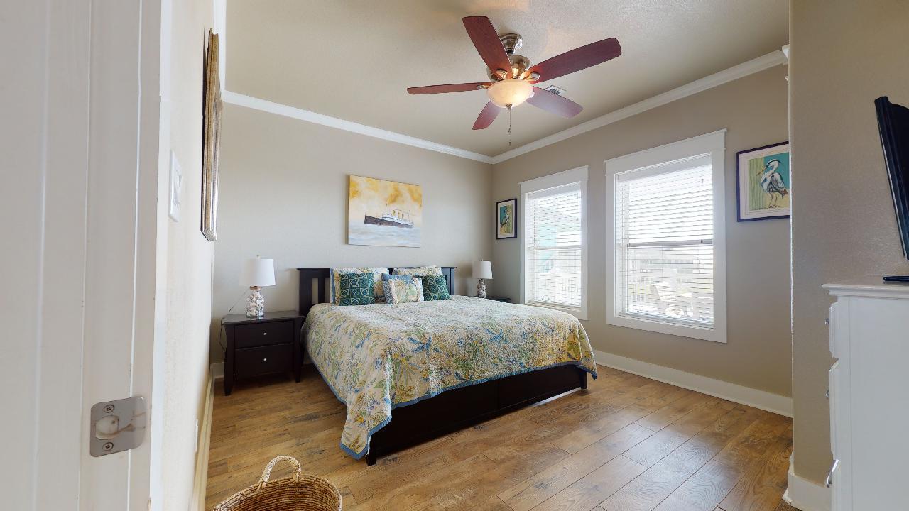 A Crystal Tide | Photo 12