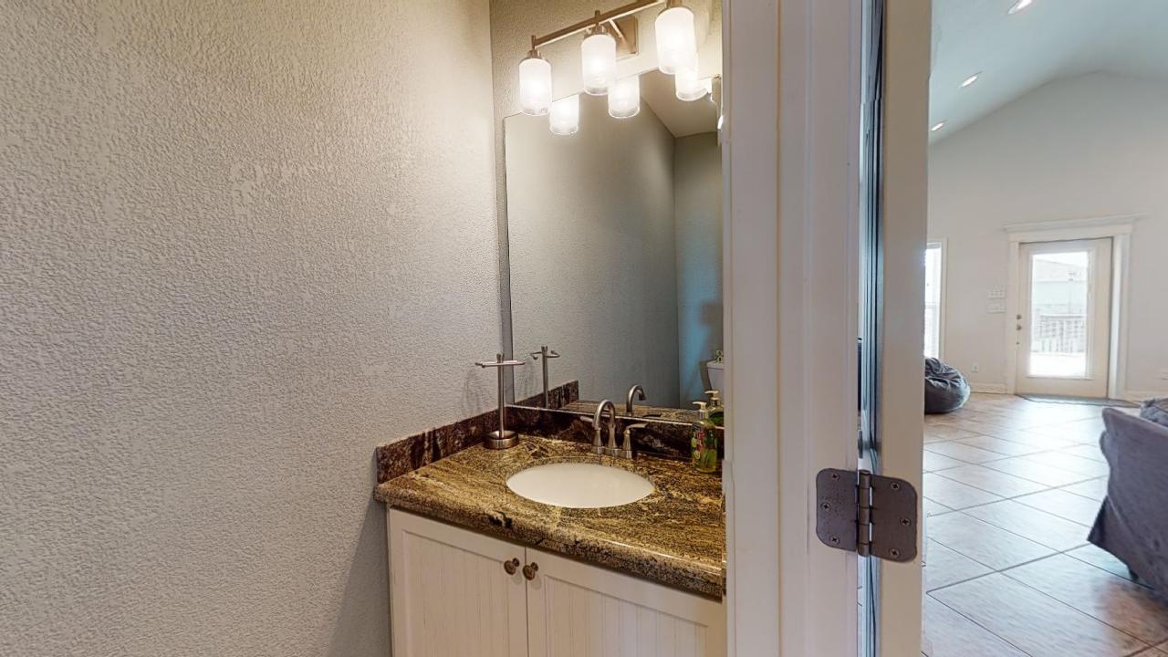 Bee Bee's Place | Photo 30