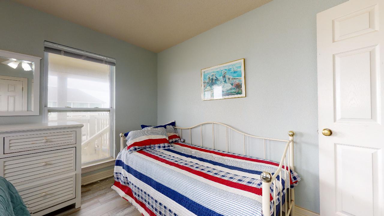 A Wave From Everything | Photo 12