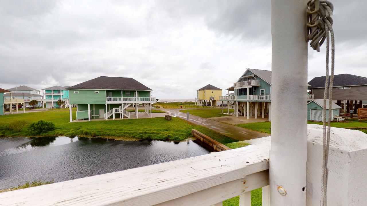 A Wave From Everything | Photo 2