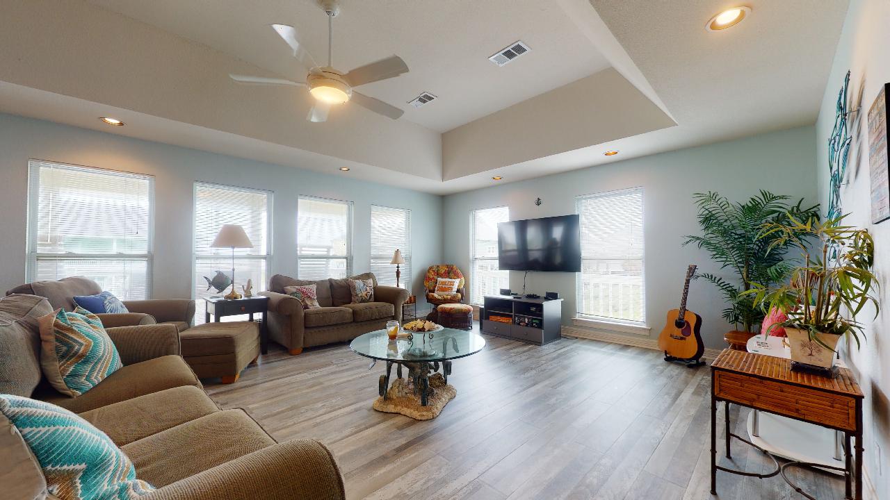 A Wave From Everything | Photo 4