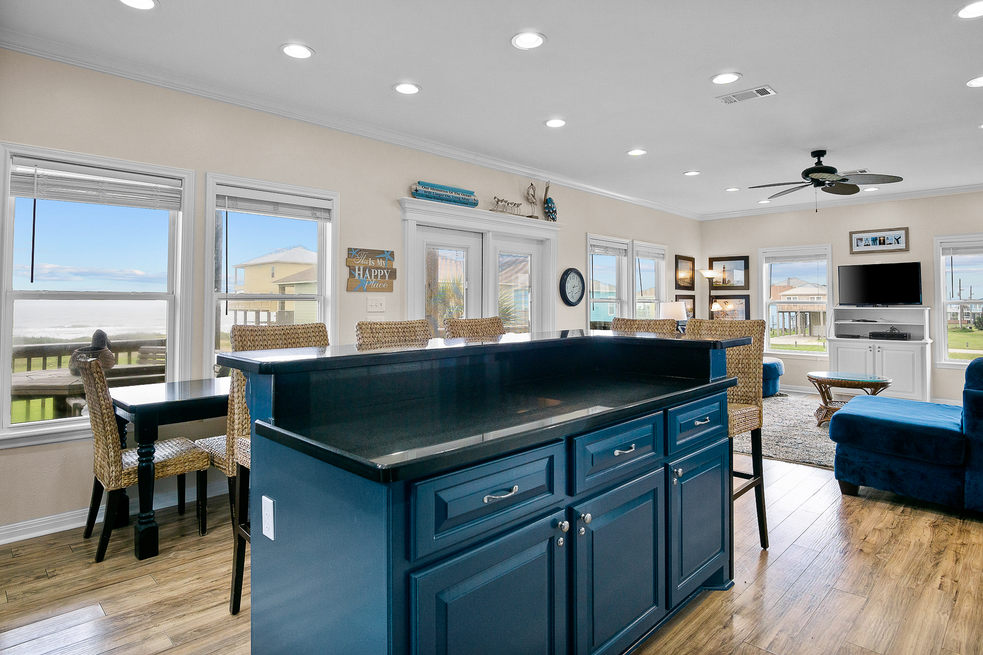 Pelican Crossing | Photo 10