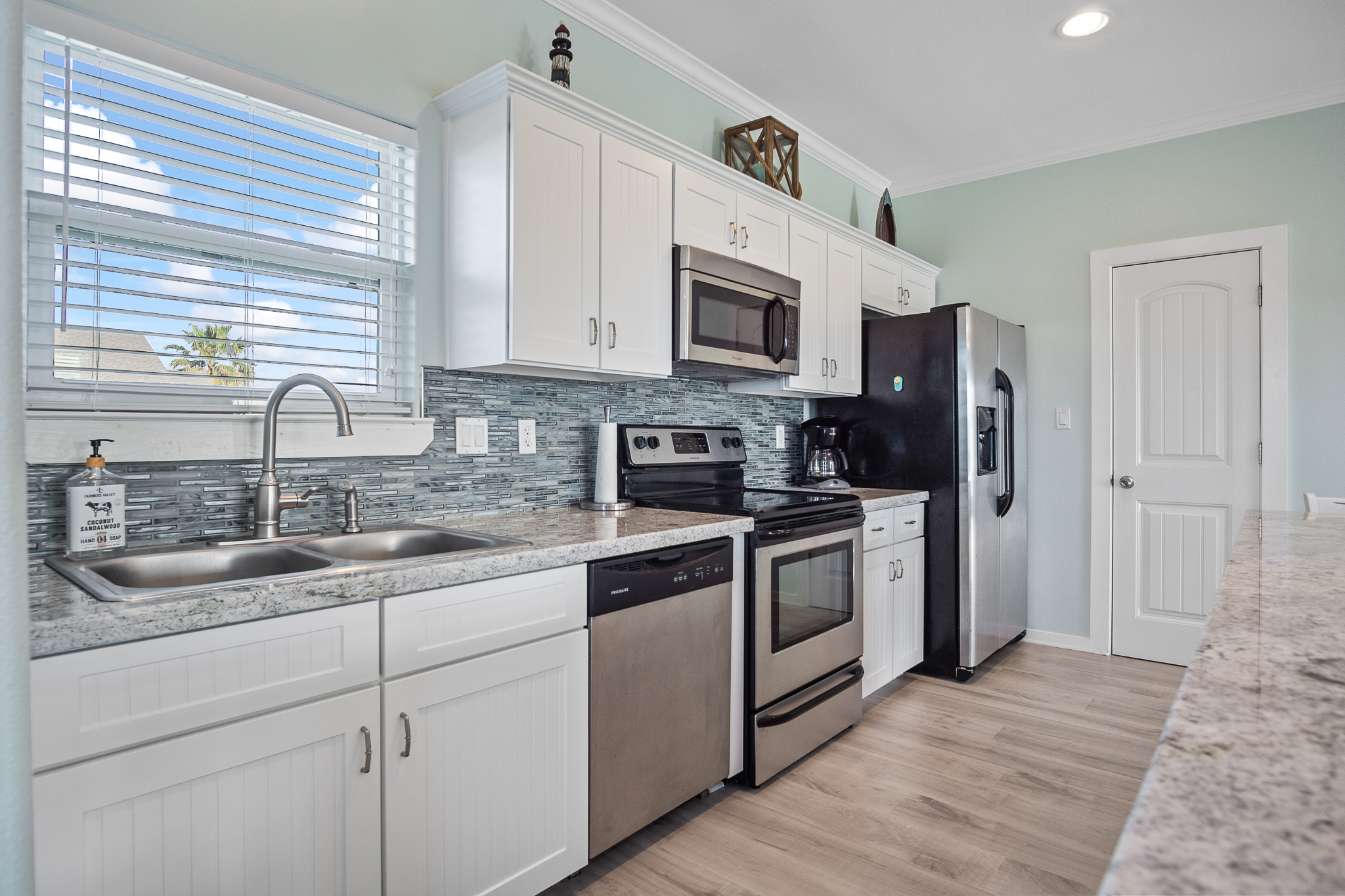 Crew Rest | Photo 15