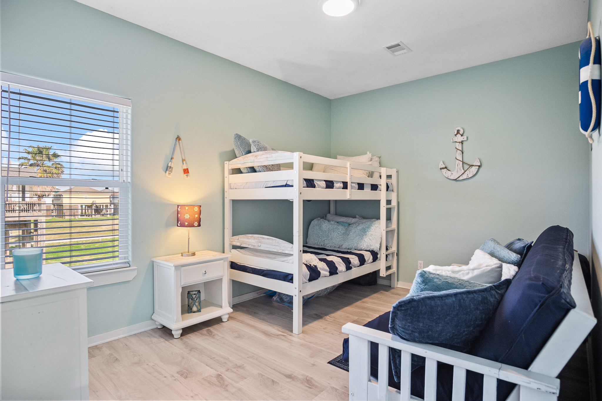 Crew Rest | Photo 10