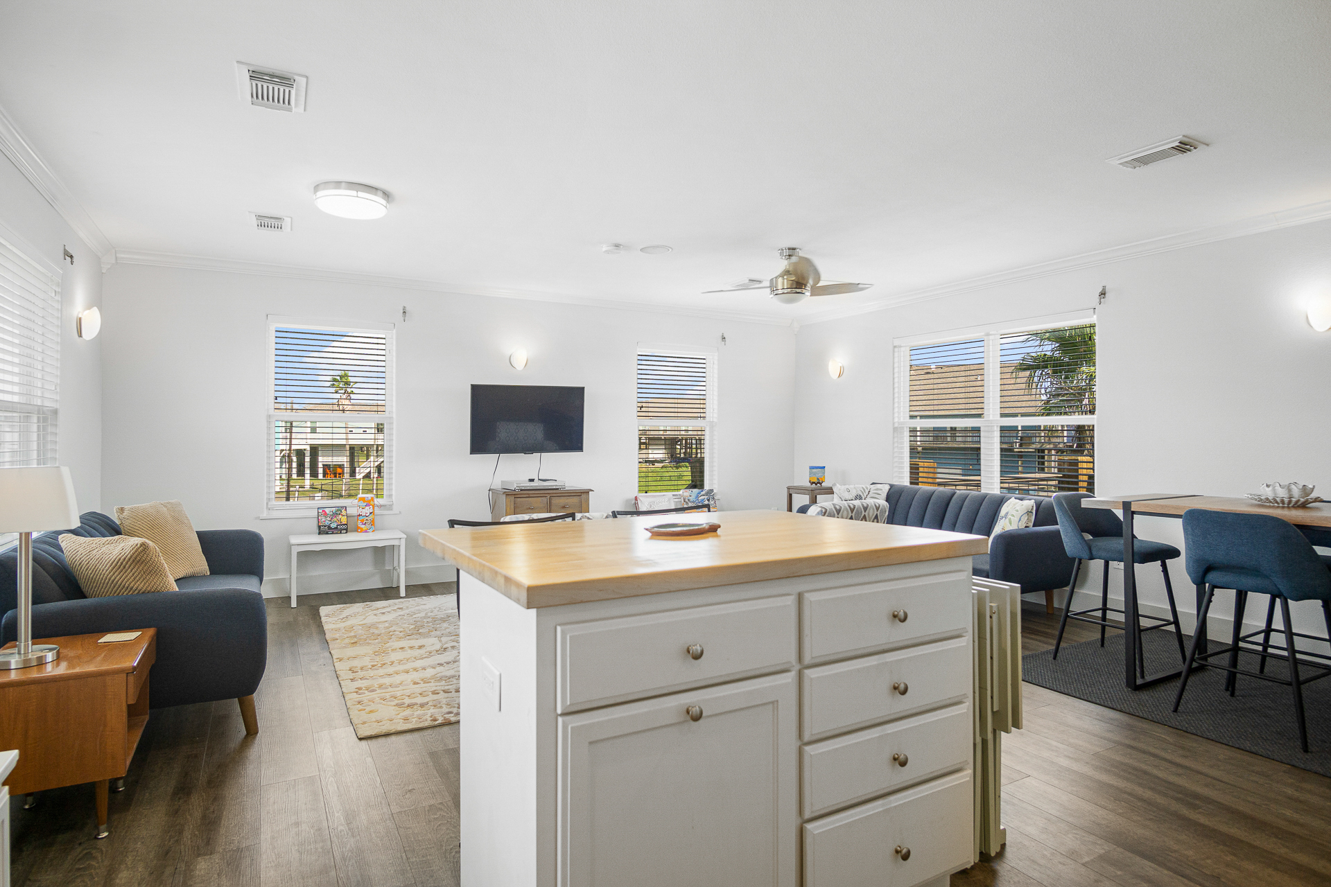 The Regal Beagle | Photo 19