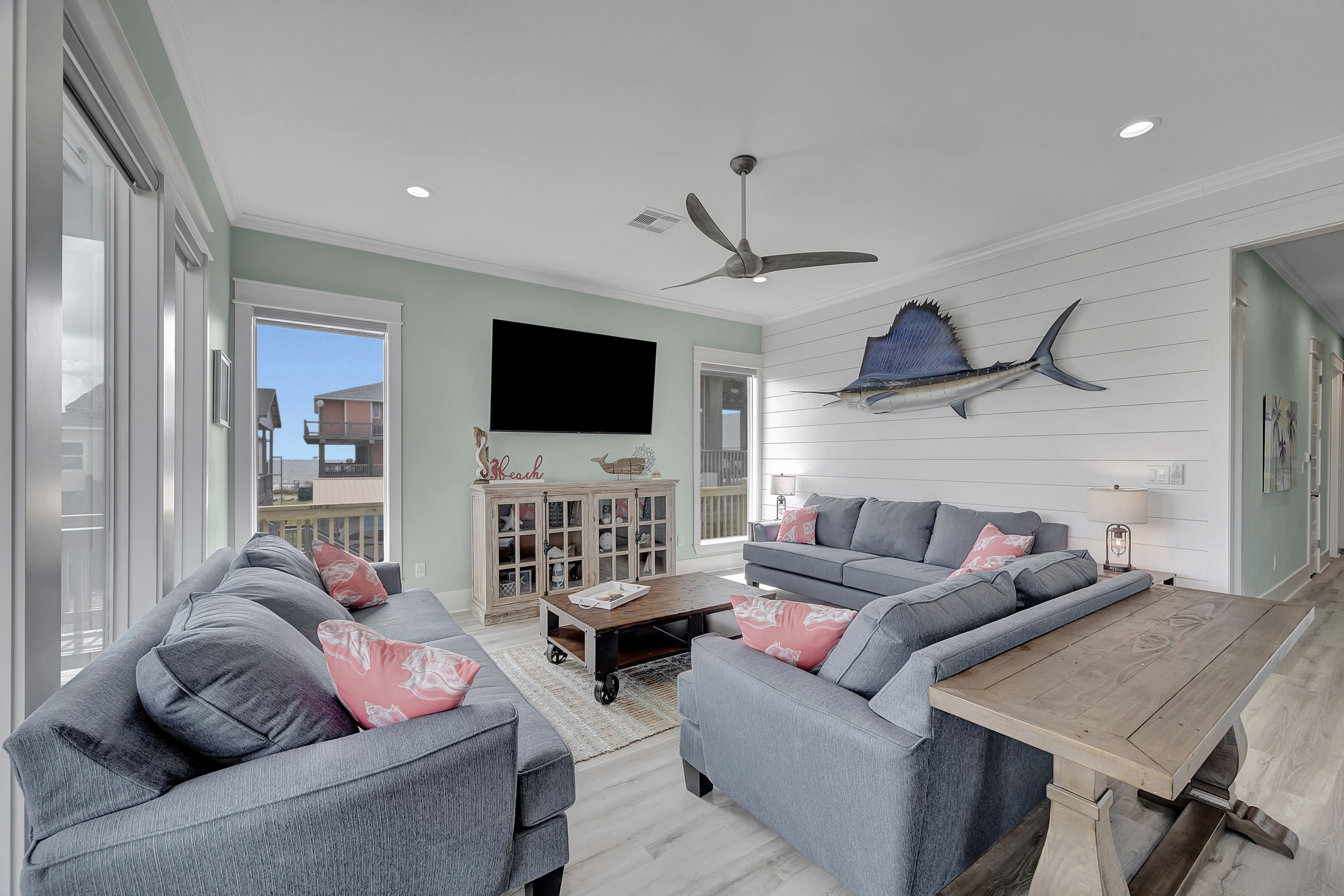 Old Blue Chair | Photo 8