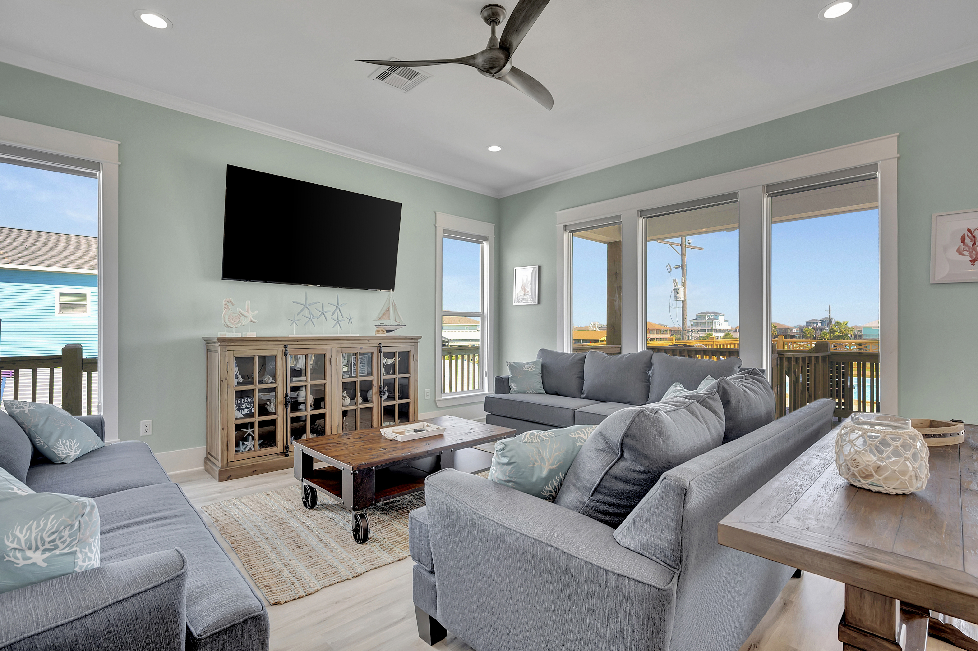 Sunny & 75 | Photo 14