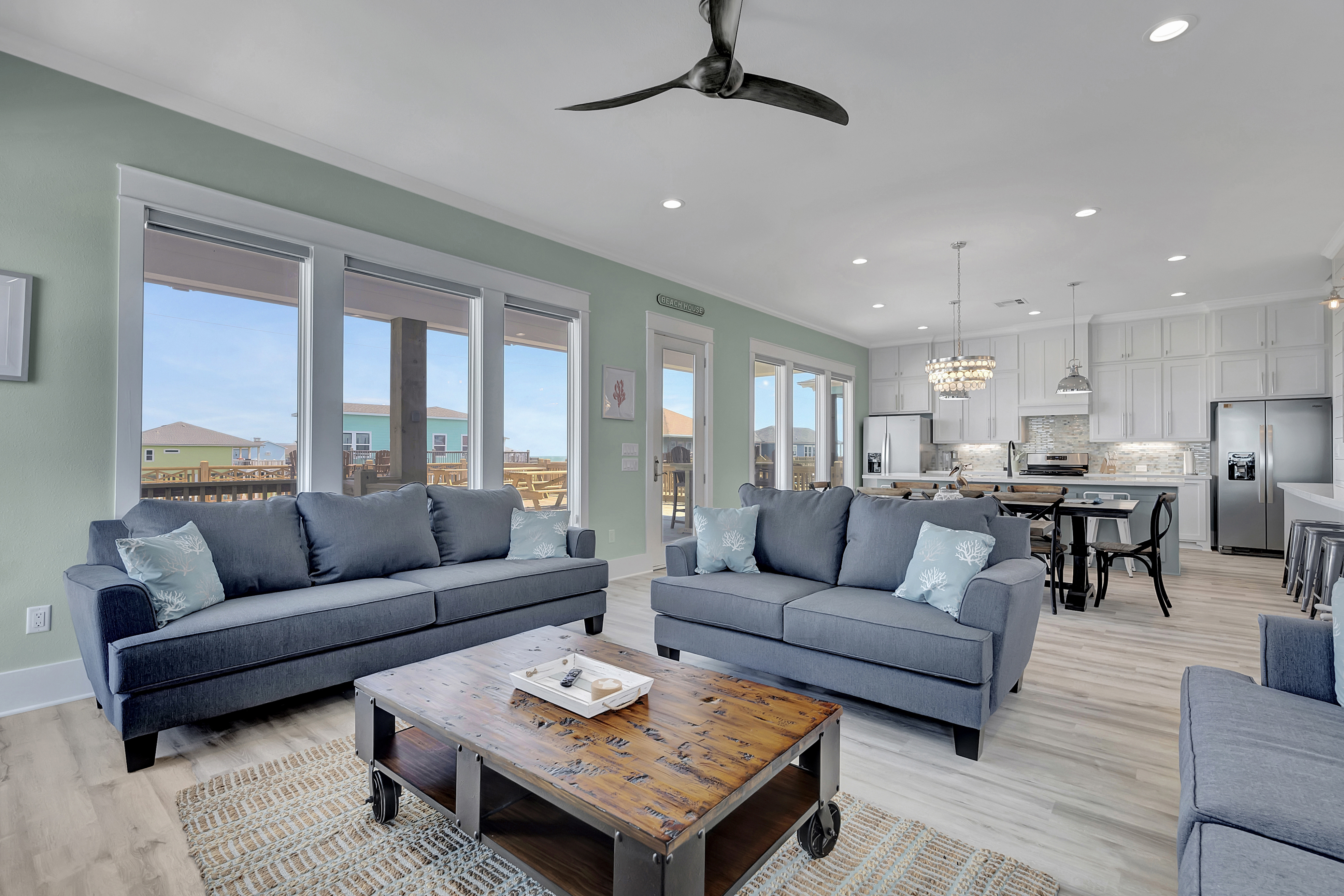 Sunny & 75 | Photo 12