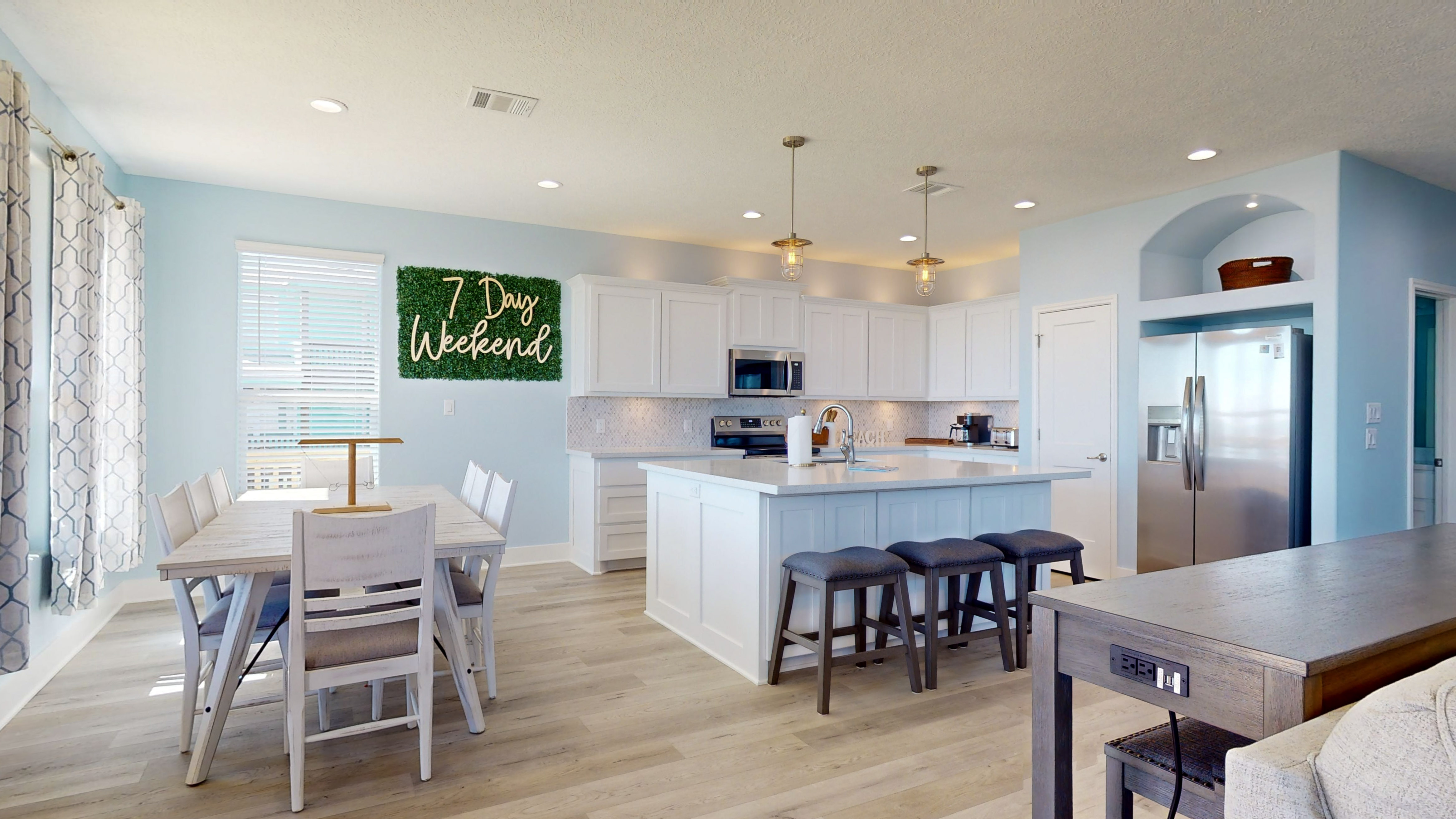 7 Day Weekend | Photo 34